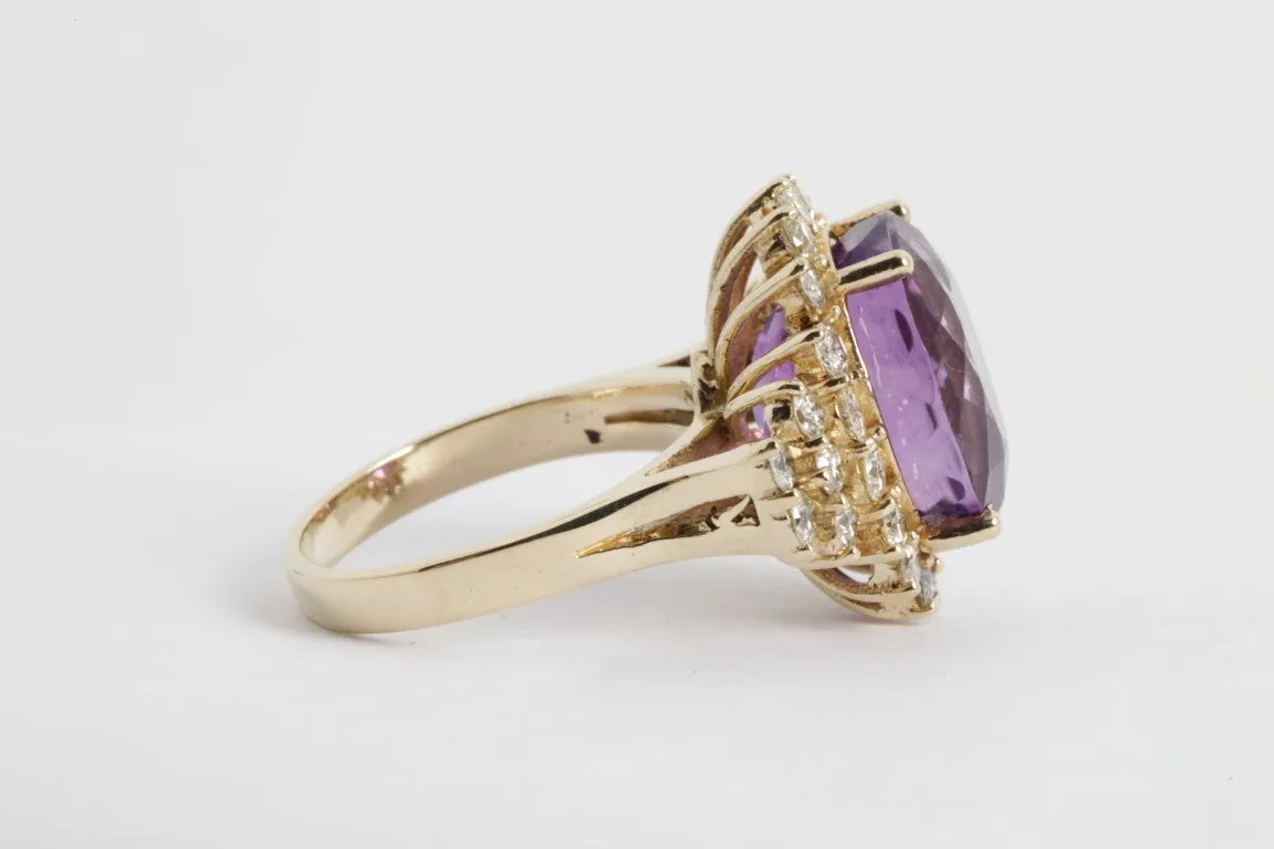 14k Yellow Gold Oval Cut Amethyst Diamond Ring Size 6.5 (8g.)