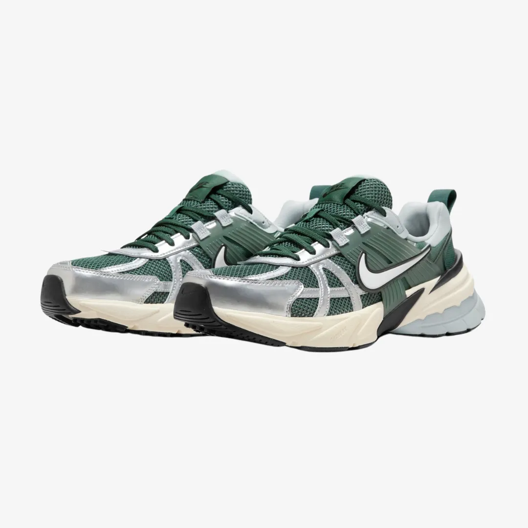 mens nike v2k run (vintage green)